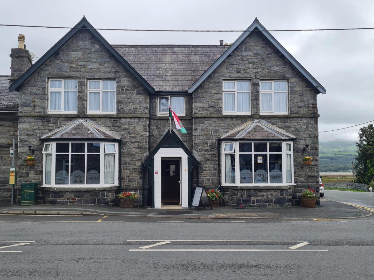 Y Griffin Hotel Penrhyndeudreath Exterior foto